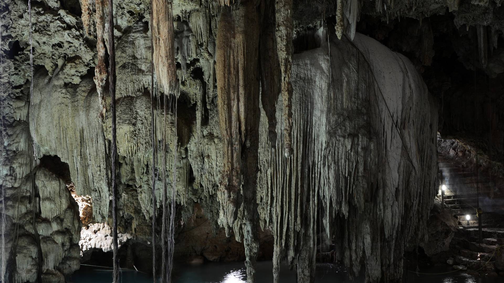 Entdeckung von riesigen Höhlen