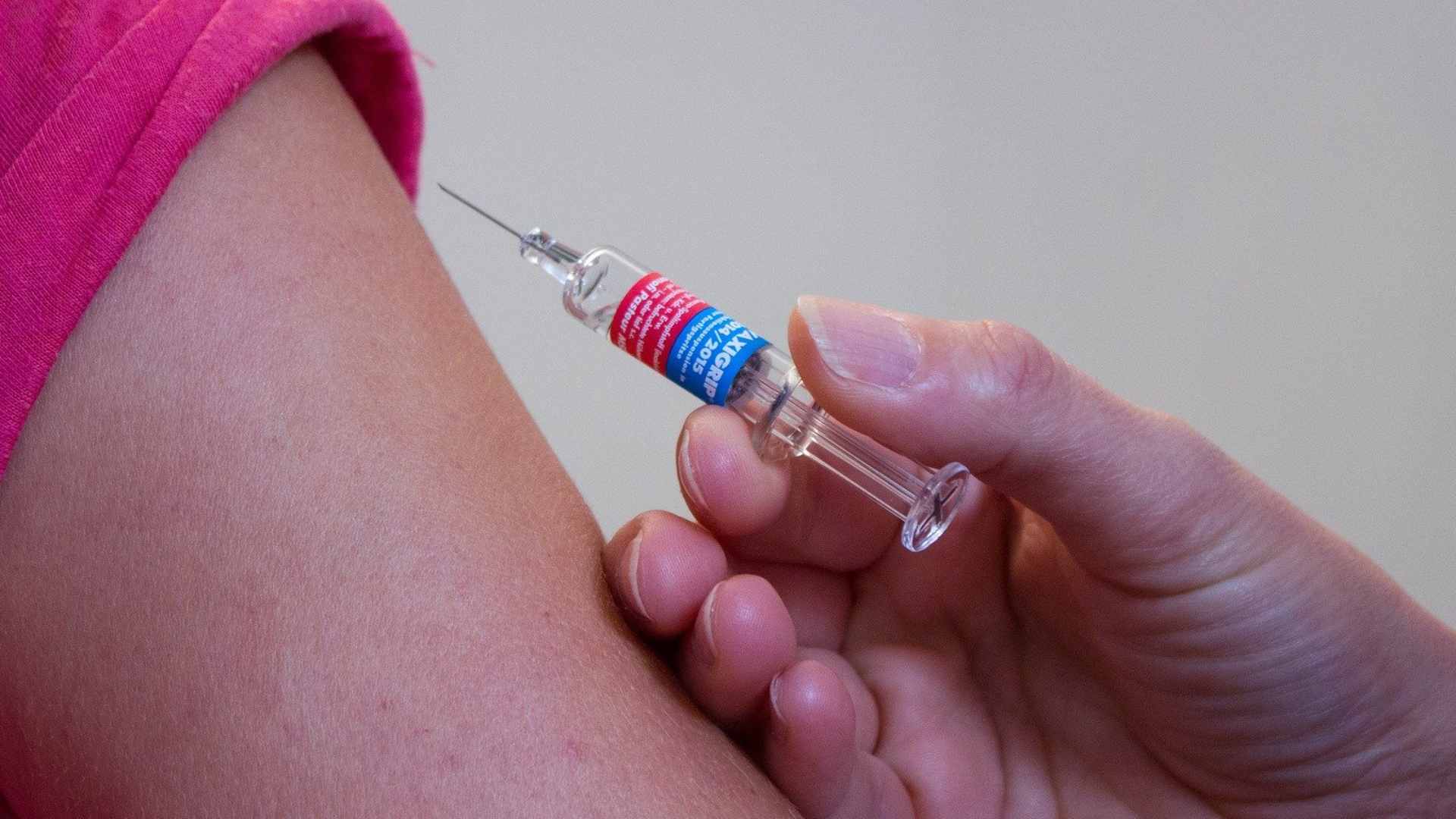 Covid-Impfstoff: Frauen viermal häufiger Nebenwirkungen als Männer
