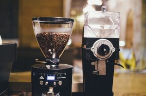 kapselmaschinen vs professionelle maschinen 300x199 - Wie reinige ich meine Kaffeemaschine?
