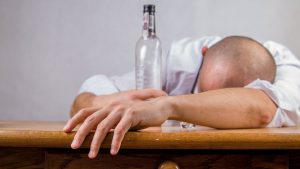 alkohol welche entzugserscheinungen 300x169 - Alkohol: Welche Entzugserscheinungen gibt es und wie kann man sie vermeiden?