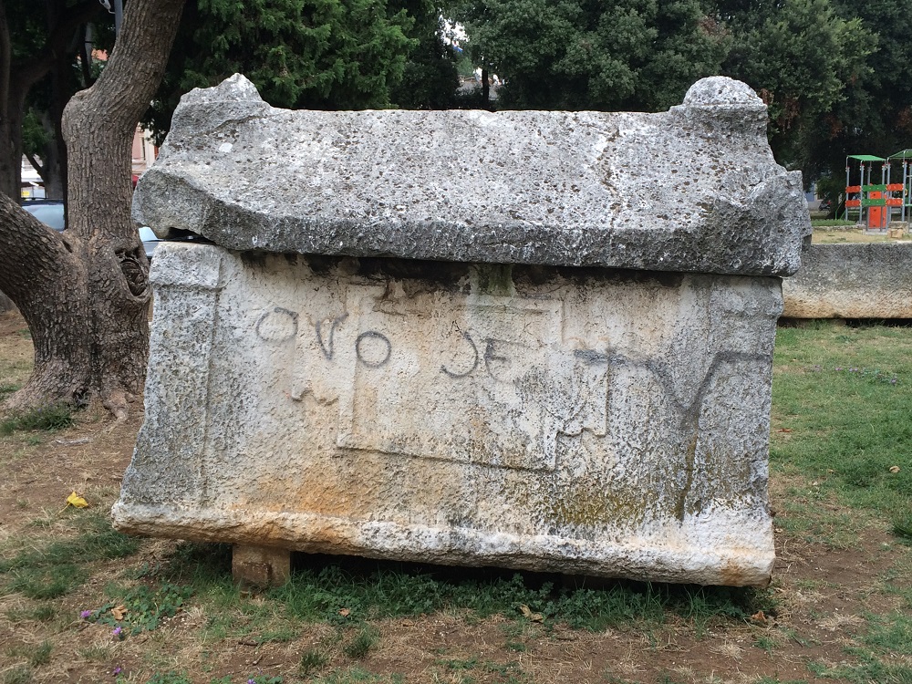 sarkophag des aurelius pardalas aus myra in pula - Wie ein antiker Sarkophag aus Kleinasien ins kroatische Pula kam