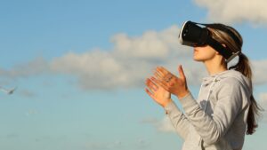 virtual reality 300x169 - AR und VR - Was ist der Unterschied zwischen Virtueller Realität und Erweiterter Realität?