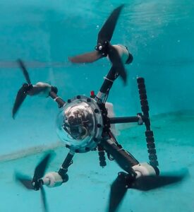 droneaqa 275x300 - Diese Quadro-Drohne kann fliegen und sich in ein U-Boot verwandeln.