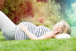 femme enceinte drubig photo foto 300x200 - Welche Indikationen zur Bettruhe während der Schwangerschaft gibt es?
