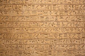 hieroglyphes 300x197 - Altes Ägypten - Der seltsame Fall der abgetrennten Hände