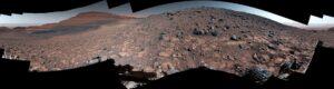 pia26019 300x80 - Mars: Für die Wissenschaftler der Curiosity-Mission ist es unvorstellbar, an diesem Berg von Geröll einfach "vorbeizugehen".
