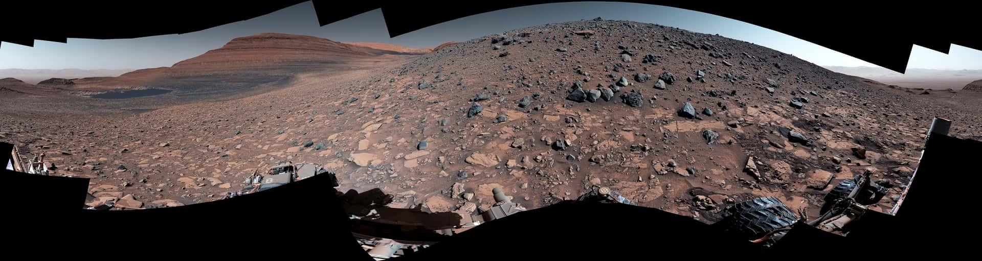 pia26019 - Mars: Für die Wissenschaftler der Curiosity-Mission ist es unvorstellbar, an diesem Berg von Geröll einfach "vorbeizugehen".