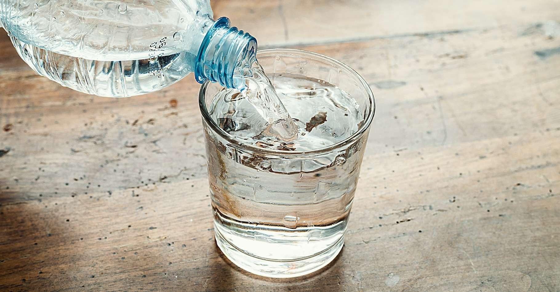 eau nanoplastiques microplastiqu - Mit welchem einfachen Trick können Sie Mikroplastik aus Ihrem Wasser entfernen?