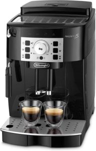 Quels sont les plus grands avantages d'une machine à café avec broyeur dans un comparatif ?