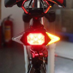 Feu arrière avec miroir optique et ampoule Rétro Vélo Feu arrière front Luminaire XY 