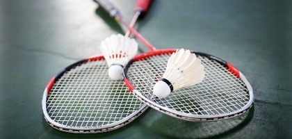 Comprendre la différence entre les poids et les équilibres des raquettes de  badminton