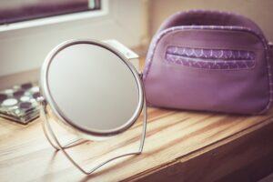 Qu'est-ce qu'un miroir grossissant ?