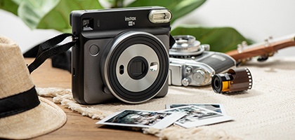 Polaroid OneStep+ : l'appareil photo instantané vintage passe au néo-rétro  et se dote du Bluetooth