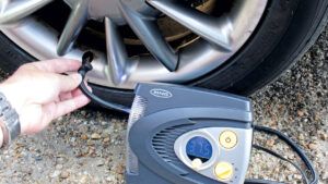 Comment fonctionne un gonfleur de pneus de voiture dans un comparatif ? 